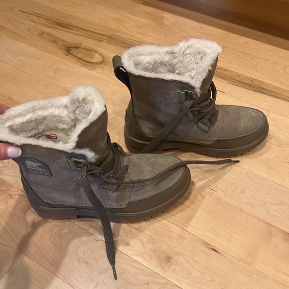 SOREL Winter Boots, Size 7W, worn once, nearly perfect condition - Picture 2 of 2